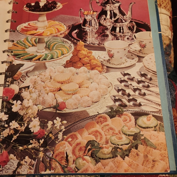 Vintage Spiral Bound Illustrated Betty Crocker's Hostess Cookbook 7th printing - Picture 3 of 10